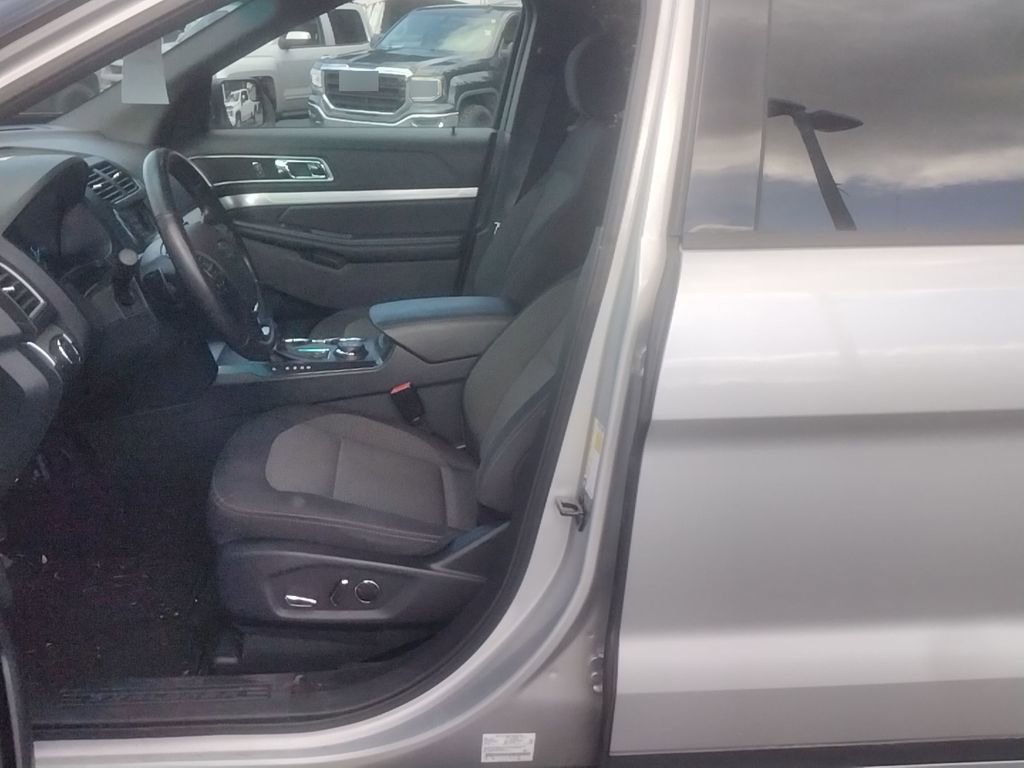Used 2016 Ford Explorer XLT image 9