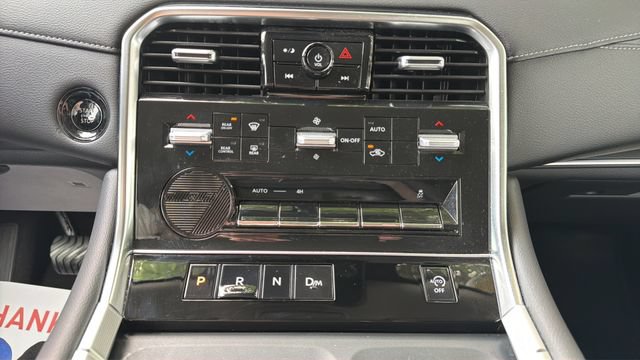 Used 2025 Nissan Armada SV AWD/4WD image 13