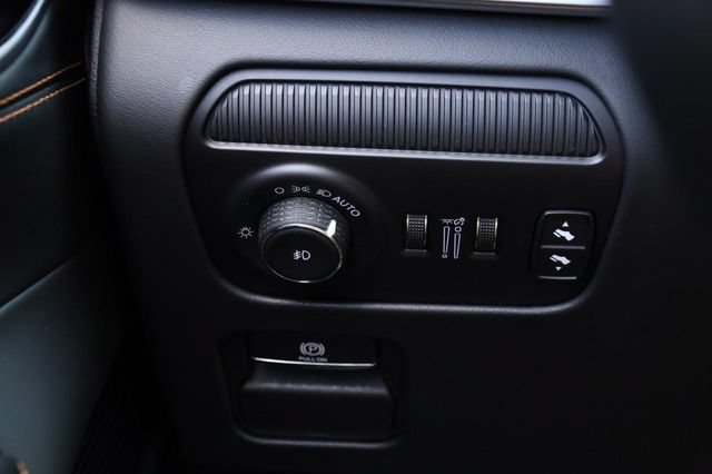 Used 2024 Jeep Grand Wagoneer L Series III w/ Rear Seat Video Group 1 AWD/4WD image 28