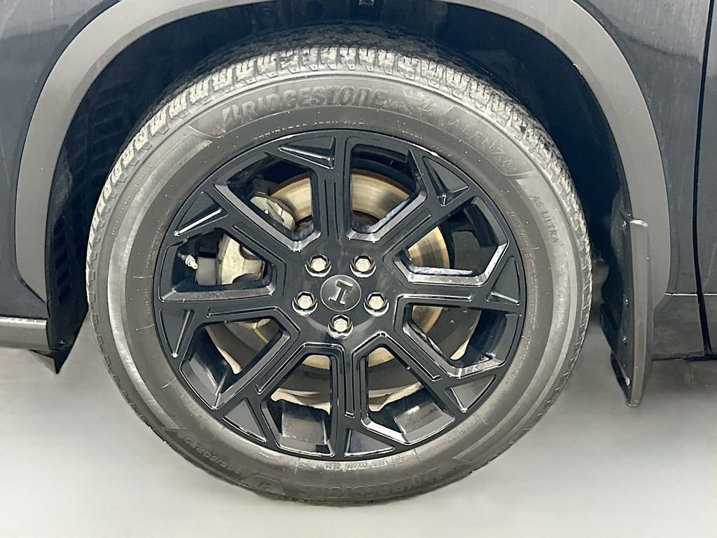 Used 2022 Toyota Highlander L FWD image 28