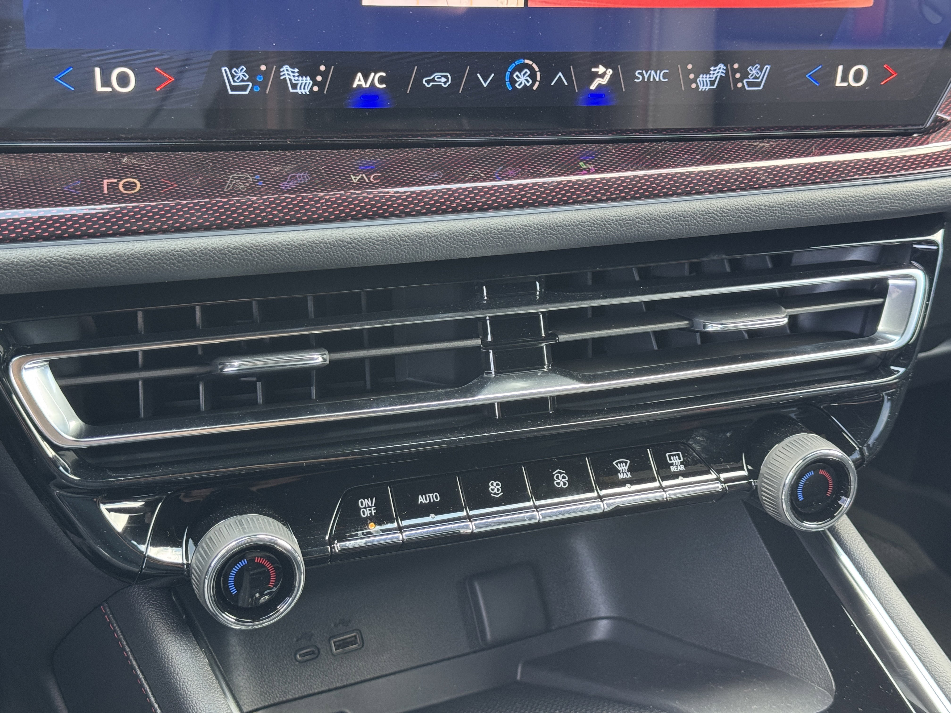 New 2026 Chevrolet Traverse RS w/ LPO, Floor Liner Package image 23
