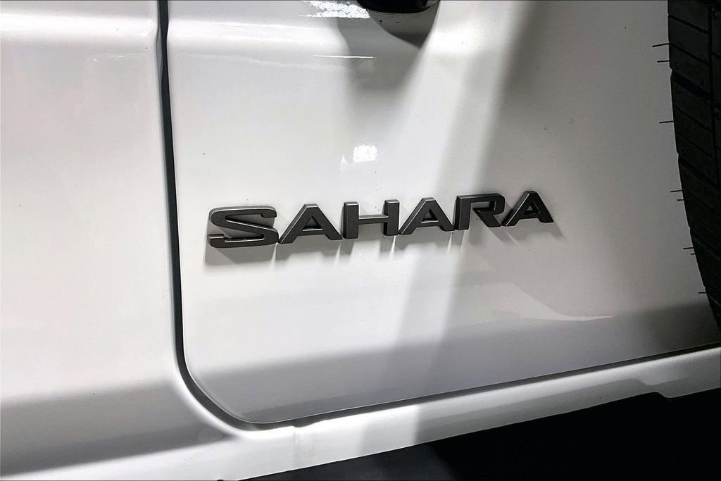 Used 2025 Jeep Wrangler Unlimited Sahara AWD/4WD image 41