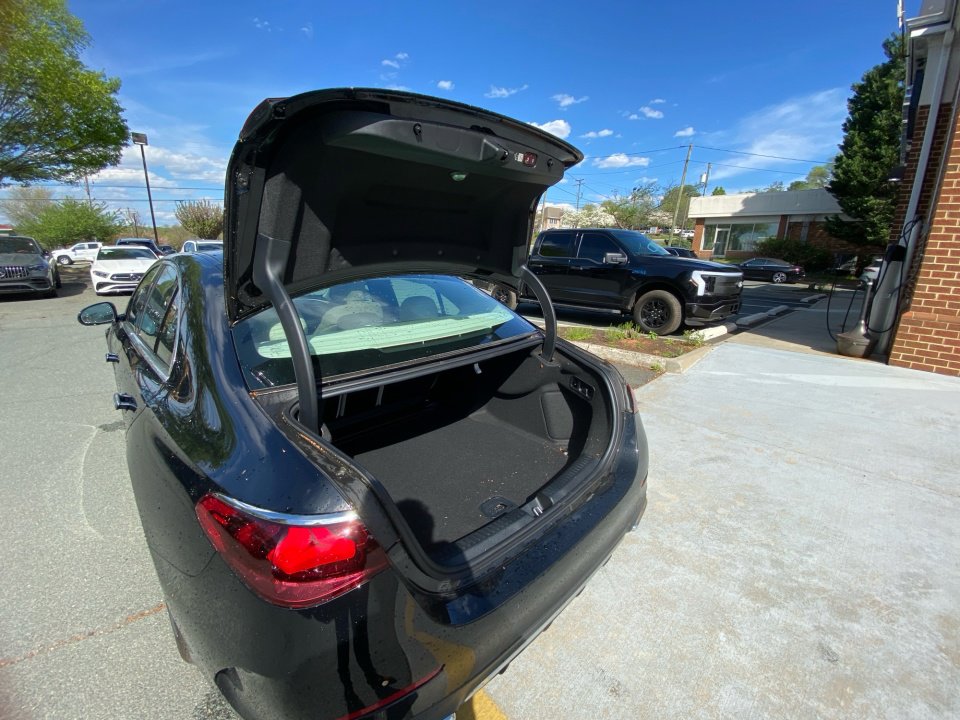 Used 2025 Mercedes-Benz E 350 4MATIC Sedan image 14