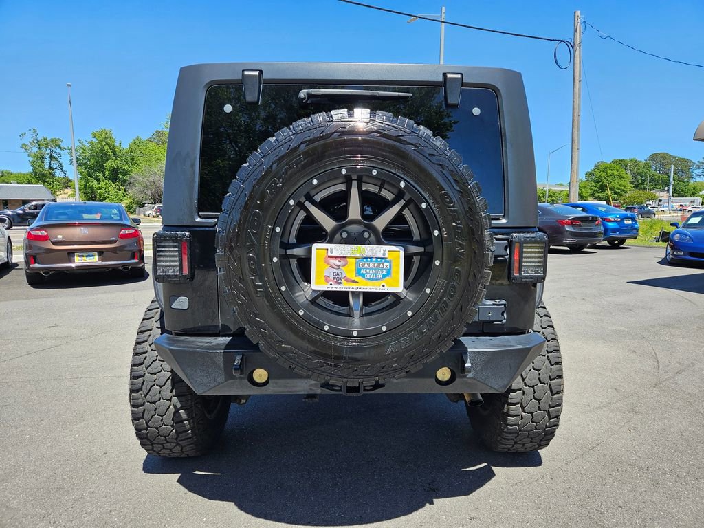 Used 2017 Jeep Wrangler Unlimited Rubicon w/ Connectivity Group AWD/4WD image 6