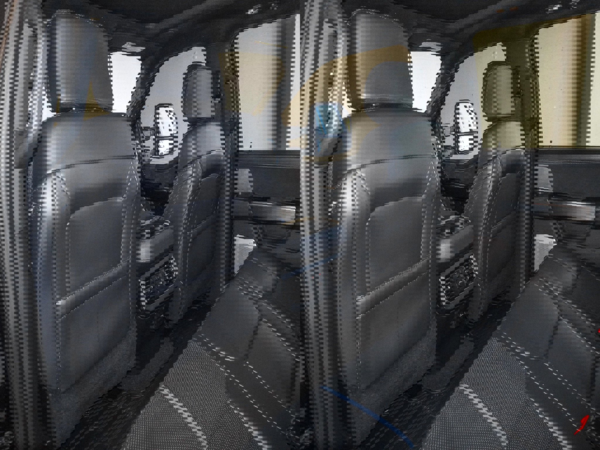 Used 2025 Ford F450 Platinum w/ FX4 Off-Road Package image 38