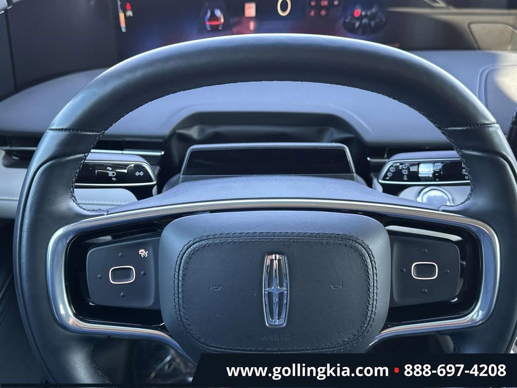 Used 2024 Lincoln Nautilus Premier image 17