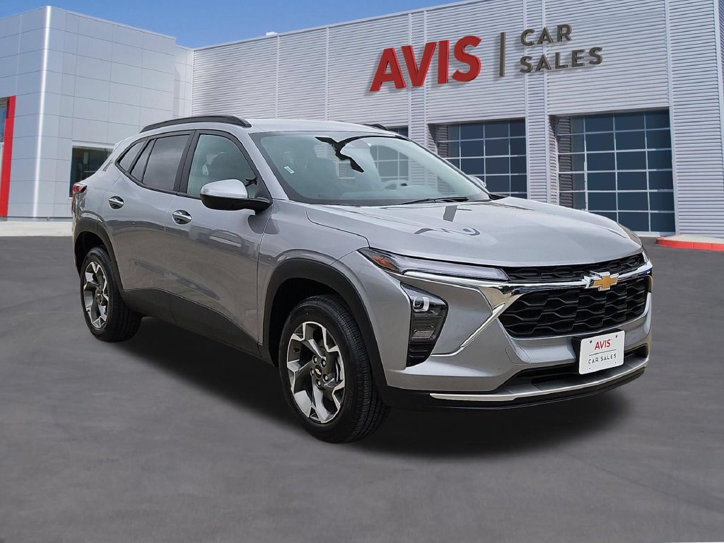Used 2025 Chevrolet Trax LT w/ LT Convenience Package FWD image 3