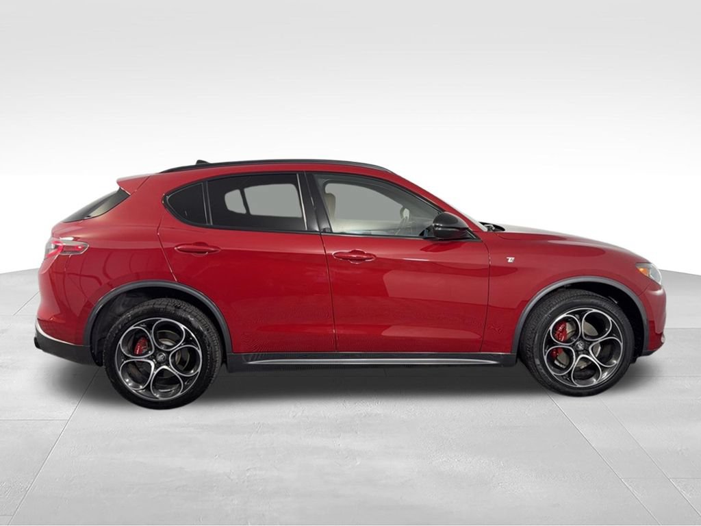 Used 2024 Alfa Romeo Stelvio Ti AWD/4WD image 6