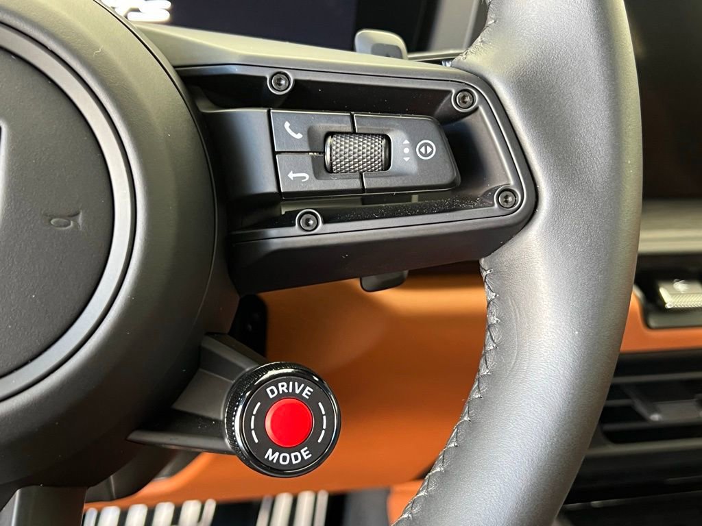 Certified 2025 Porsche 911 Carrera GTS image 9