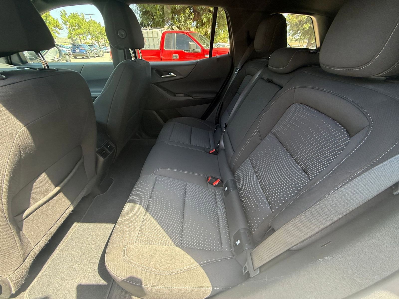 Used 2025 Chevrolet Equinox LT FWD image 24