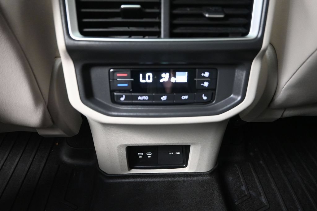Used 2024 Volkswagen Atlas SEL Premium R-Line AWD/4WD image 31