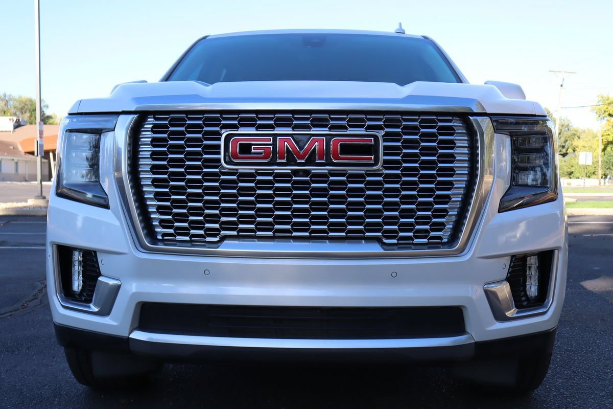 Used 2021 GMC Yukon Denali w/ Denali Premium Package AWD/4WD image 13