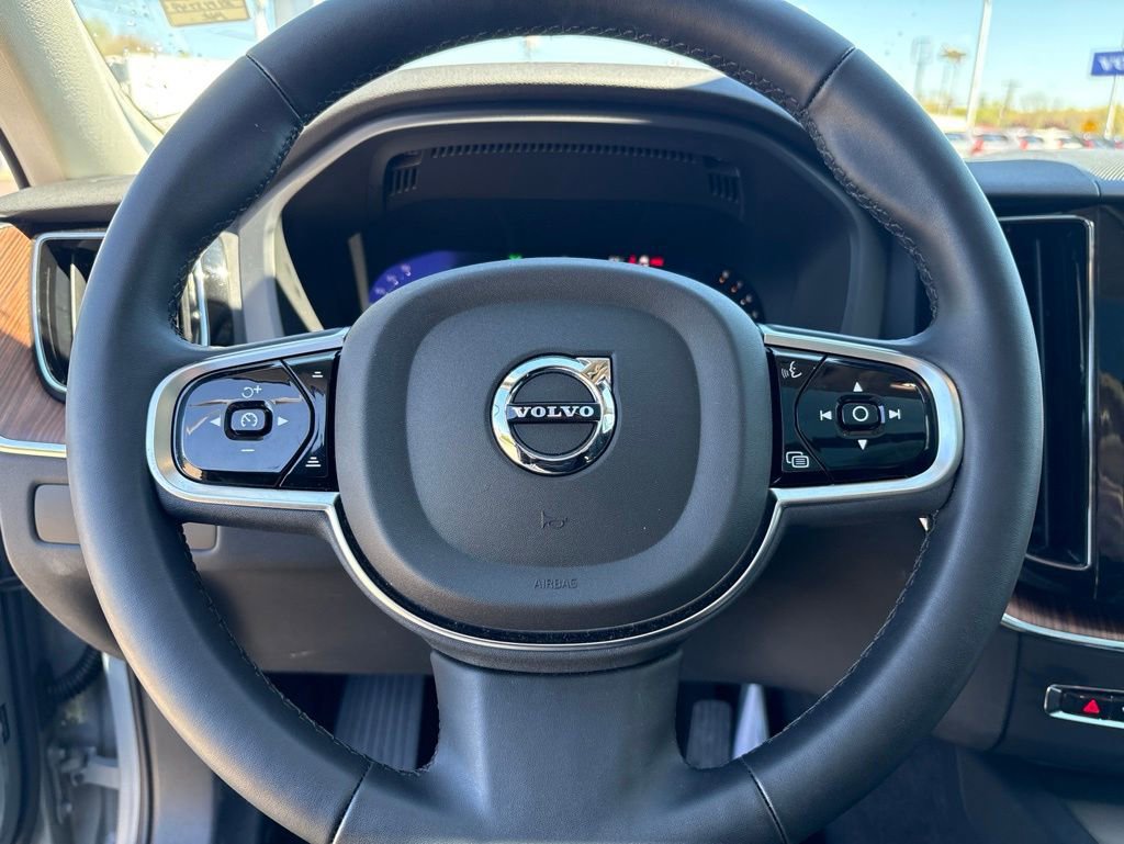 Used 2024 Volvo XC60 B5 Plus AWD/4WD image 21