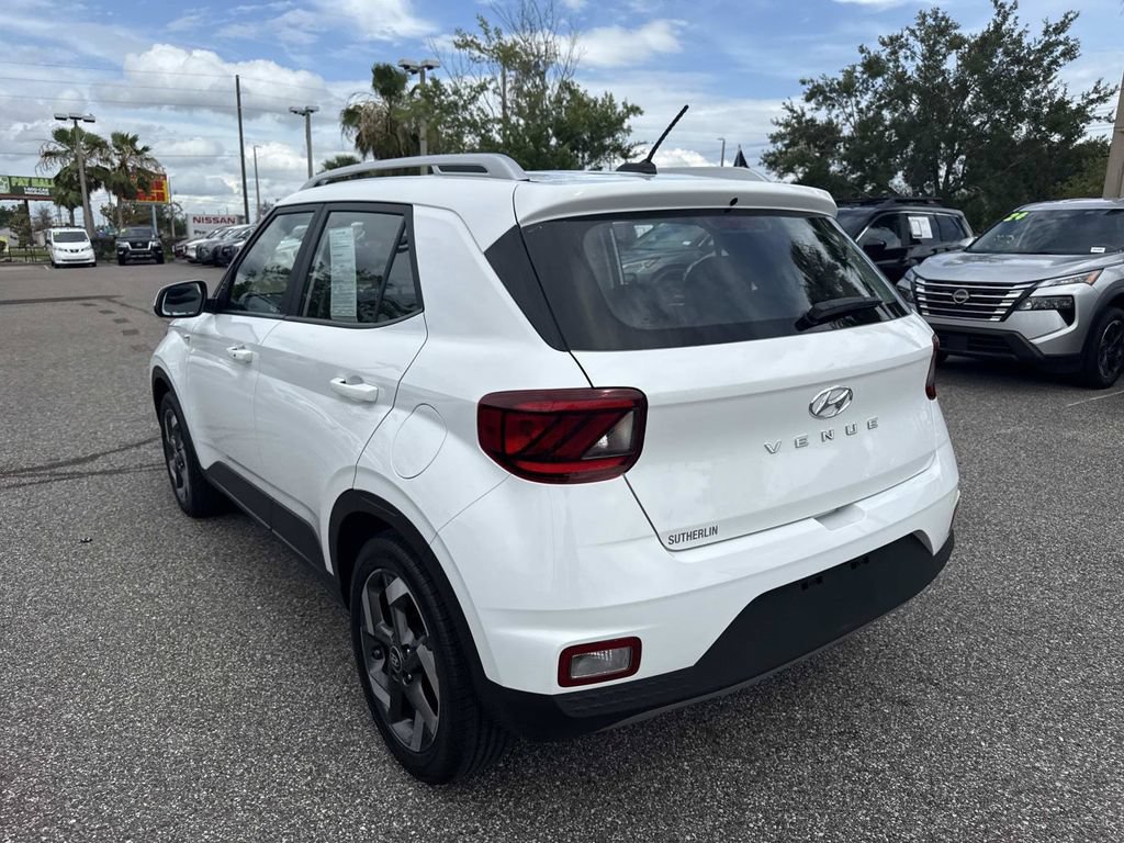 Used 2025 Hyundai Venue SEL FWD image 6