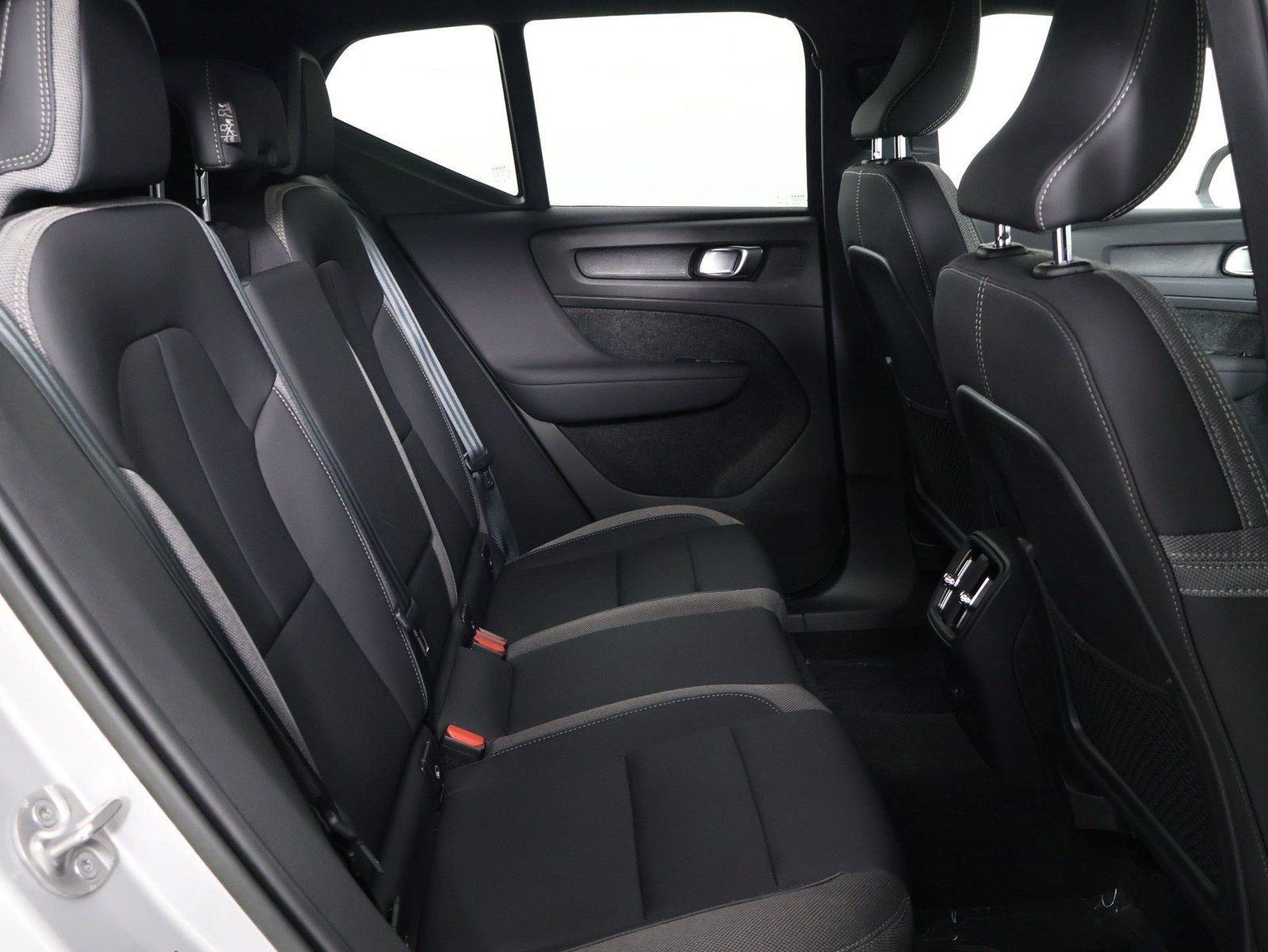 Certified 2023 Volvo XC40 Recharge Core w/ Protection Package Premier AWD/4WD image 28