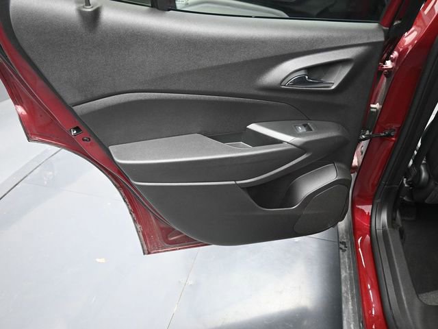 Used 2025 Chevrolet Trax LT w/ LT Convenience Package image 19