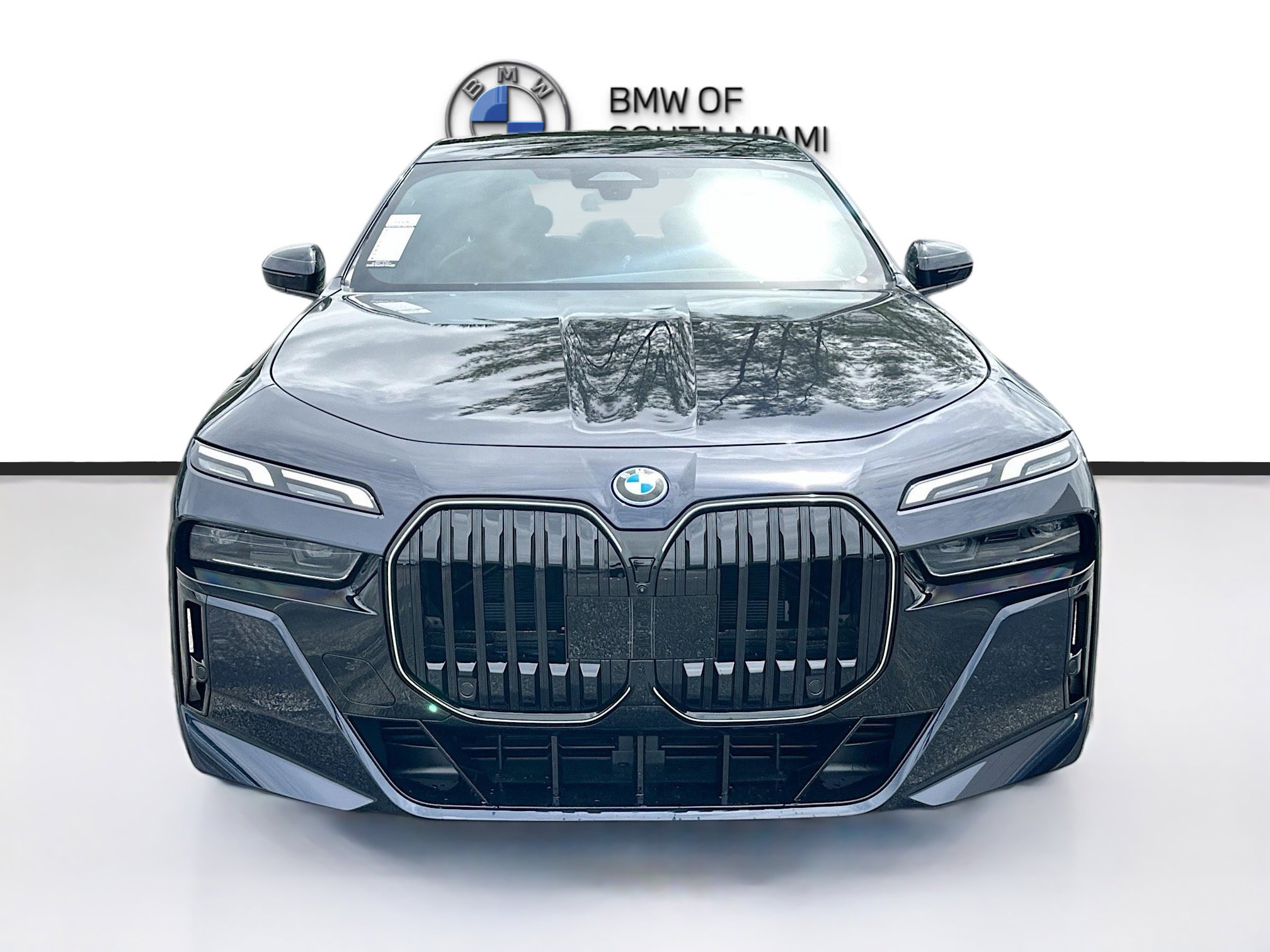 New 2026 BMW 750e xDrive w/ Premium Package AWD/4WD image 2