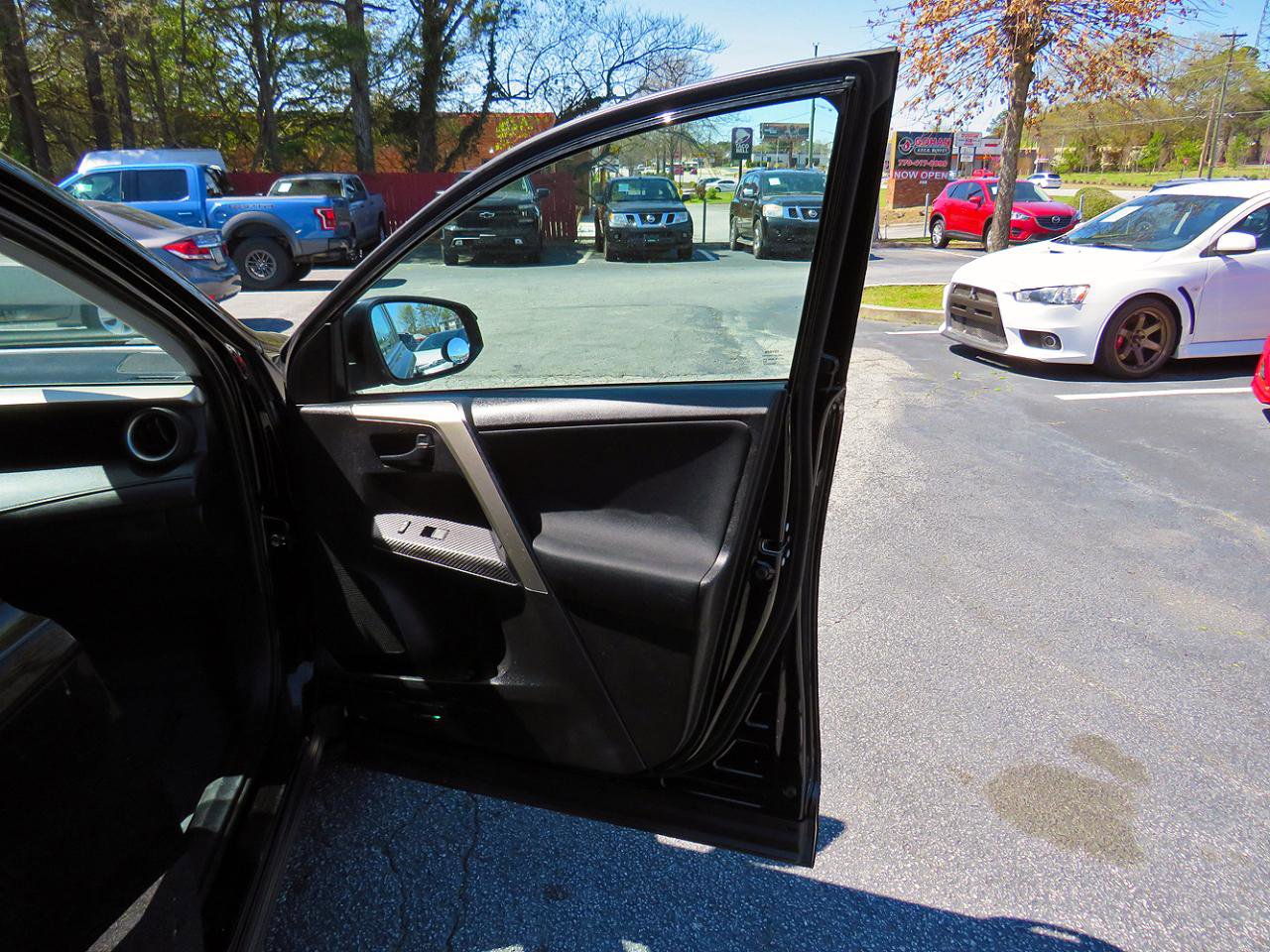 Used 2015 Toyota RAV4 LE image 28