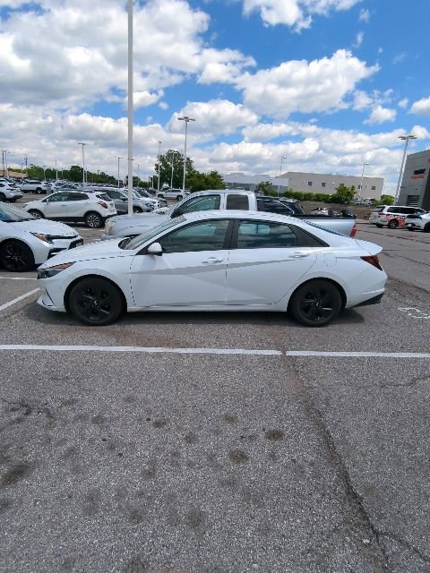 Used 2021 Hyundai Elantra SEL w/ Convenience Package FWD image 3