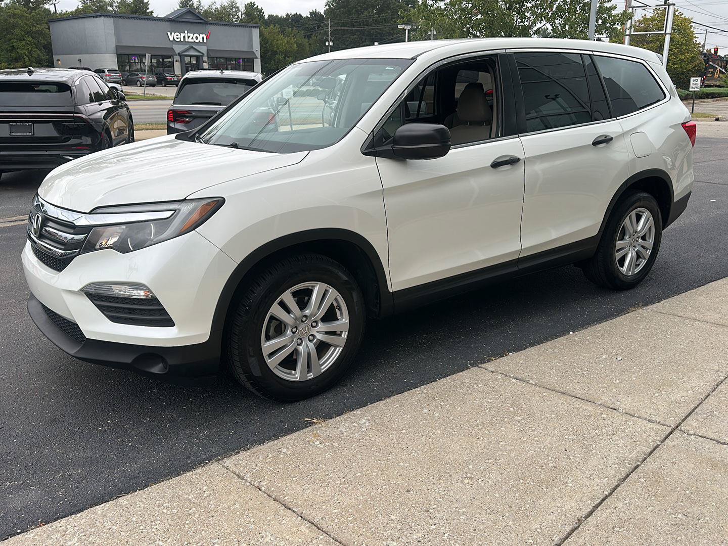 Used 2016 Honda Pilot LX image 7