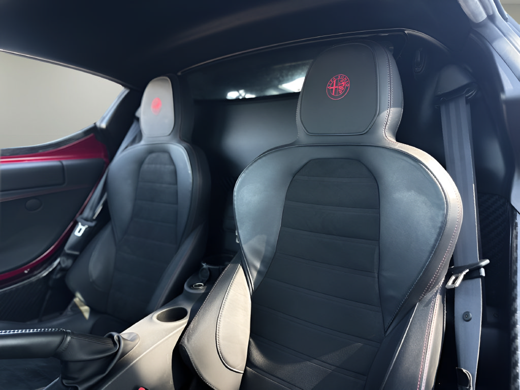 Used 2015 Alfa Romeo 4C Launch Edition w/ Convenience Group RWD image 17