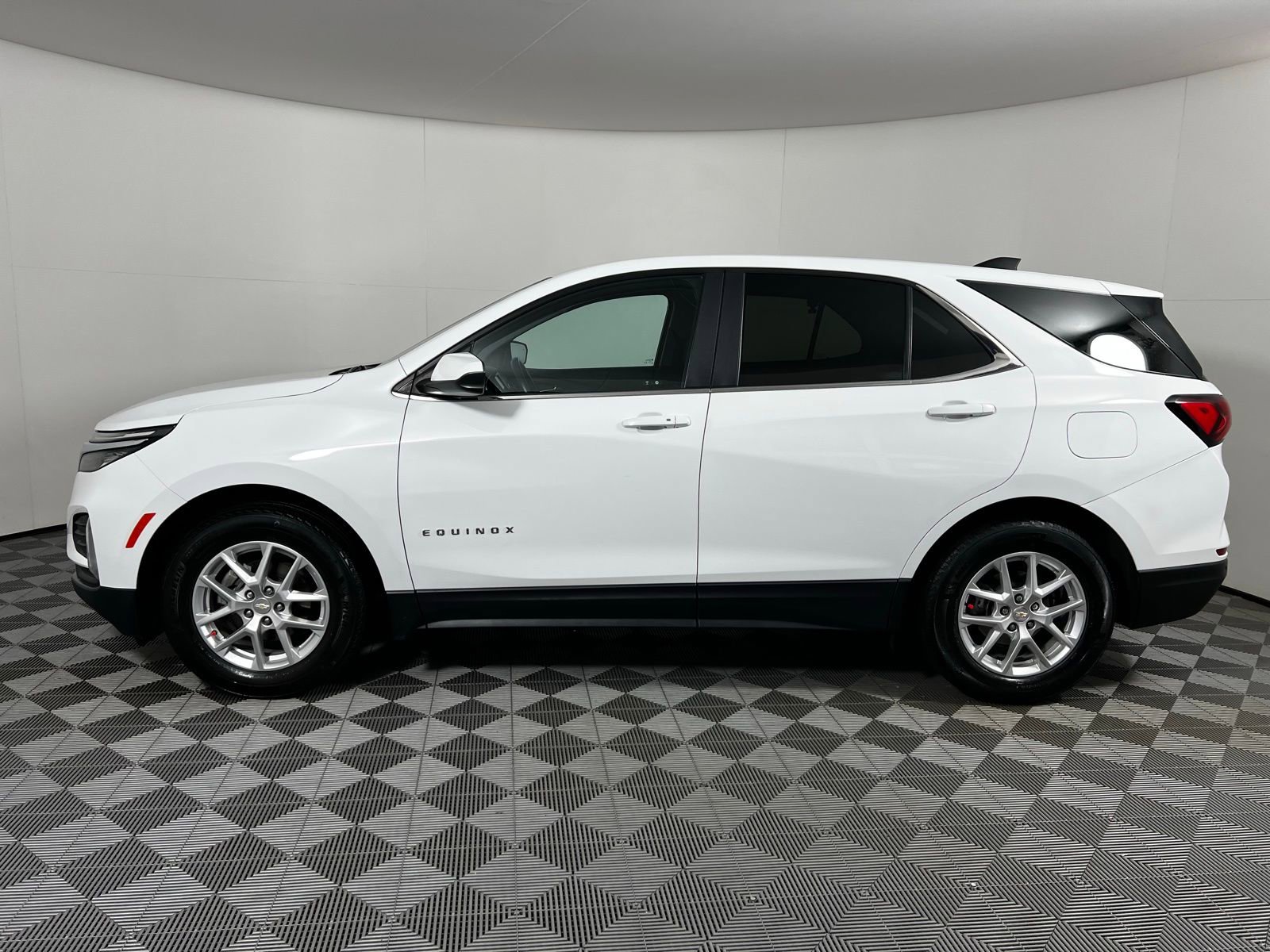 Used 2024 Chevrolet Equinox LT image 8