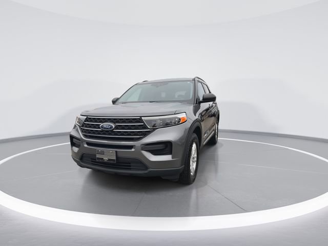 Used 2022 Ford Explorer XLT image 3