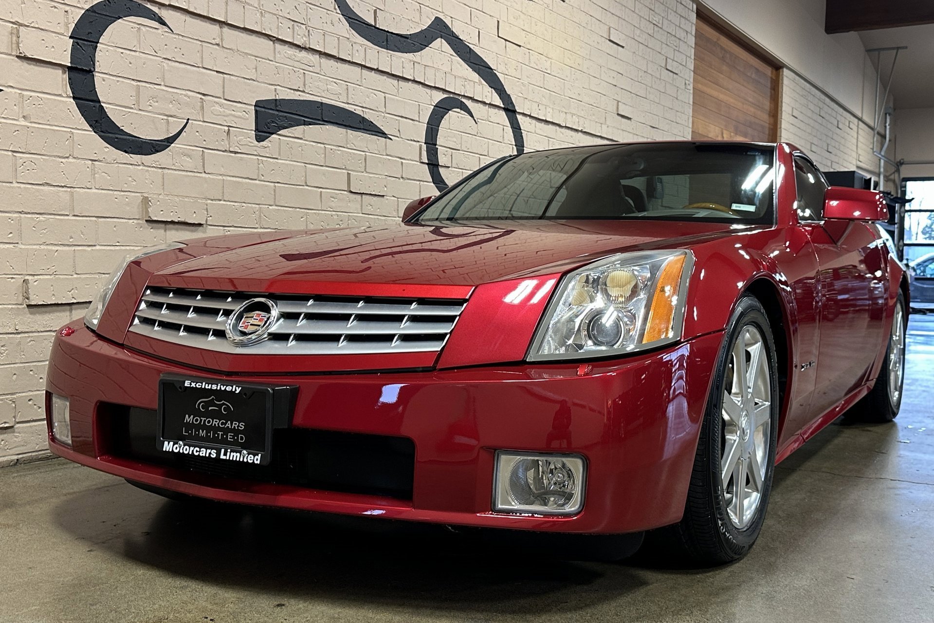 Used 2005 Cadillac XLR image 16