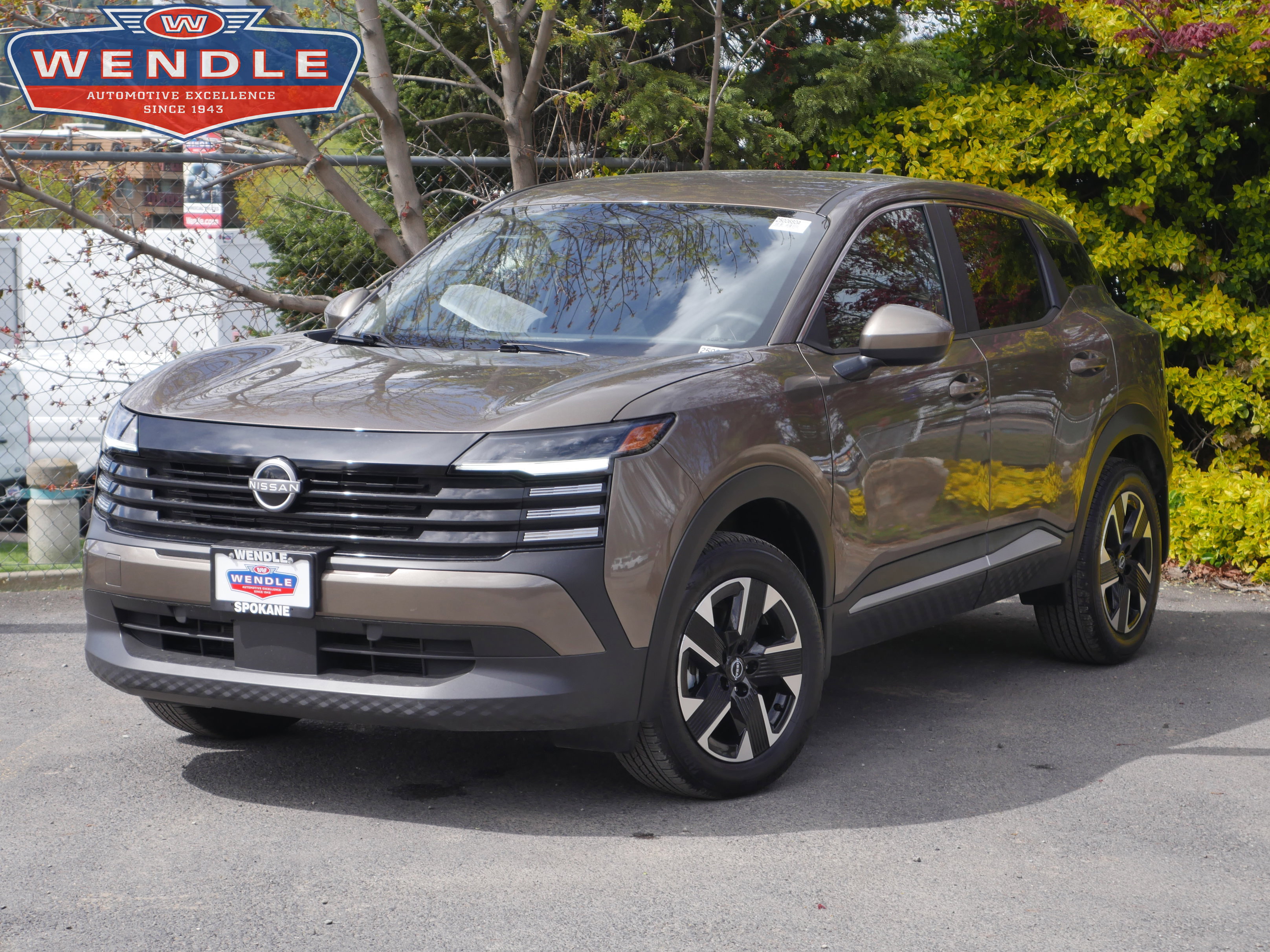Used 2025 Nissan Kicks SV AWD/4WD image 1