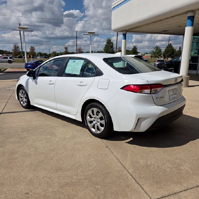 Used 2026 Toyota Corolla LE FWD image 3