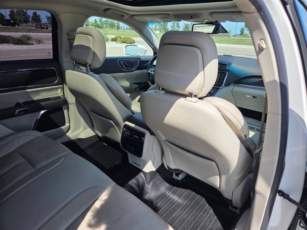 Used 2019 Lincoln Continental Select w/ Continental Climate Package AWD/4WD image 40
