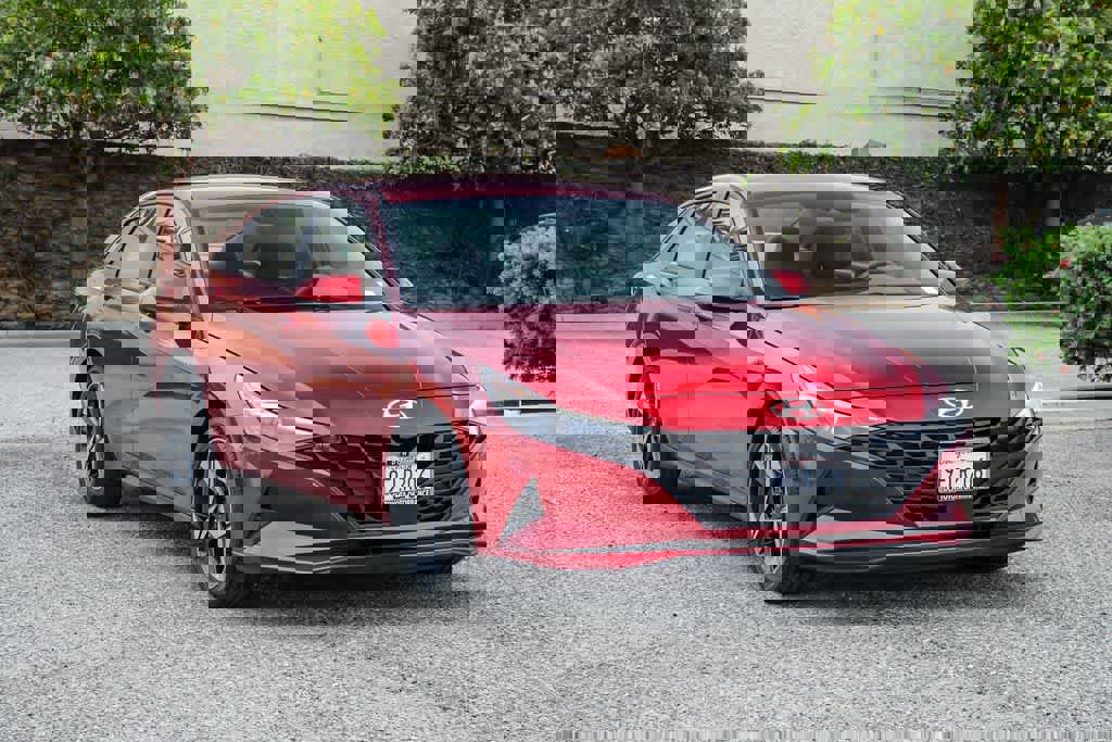 Used 2023 Hyundai Elantra SEL w/ Convenience Package image 3