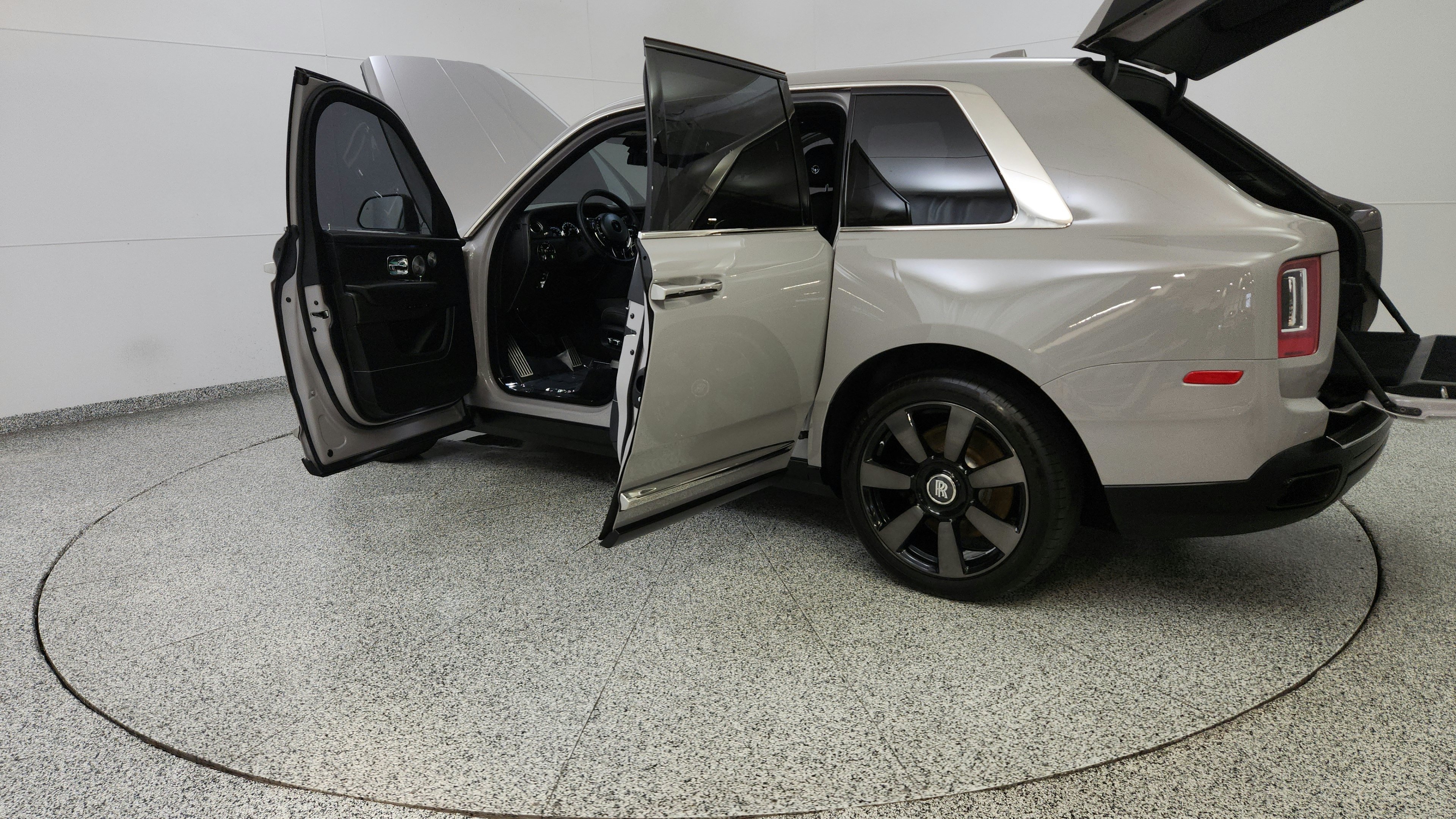 Used 2021 Rolls-Royce Cullinan AWD/4WD image 11