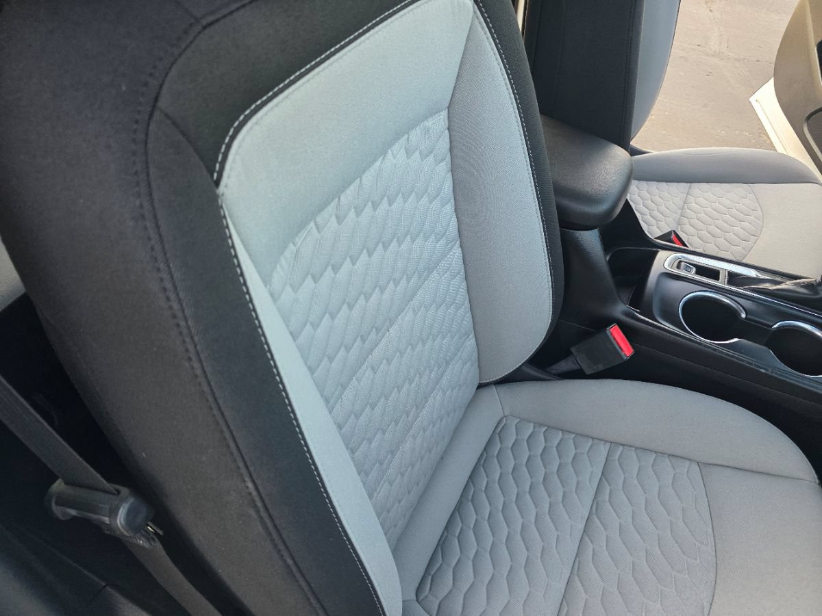 Used 2019 Chevrolet Equinox LS AWD/4WD image 38