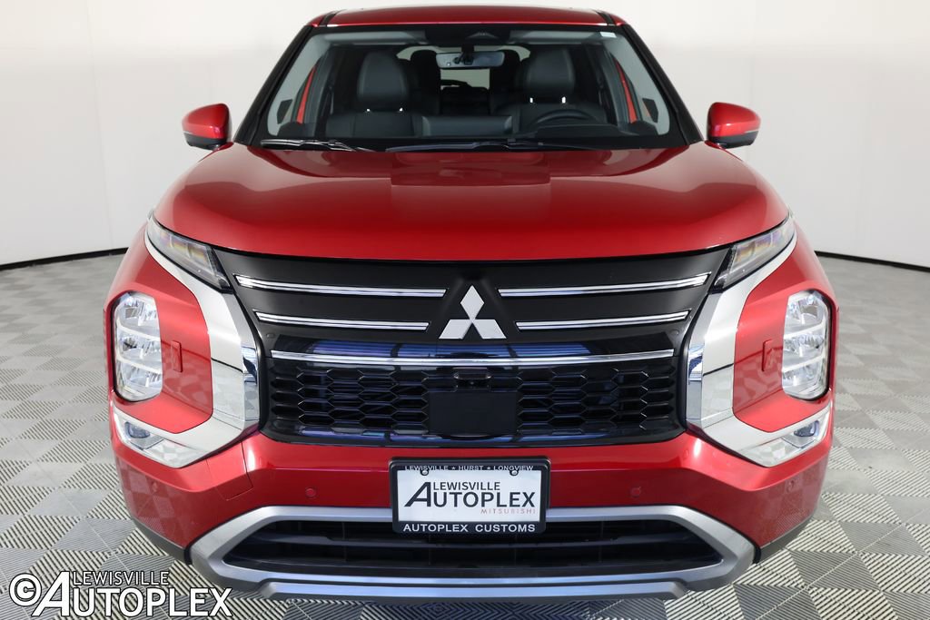 Used 2025 Mitsubishi Outlander SE image 2
