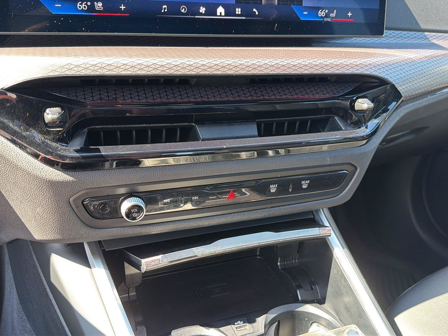 Used 2025 BMW i4 eDrive40 w/ Premium Package RWD image 28