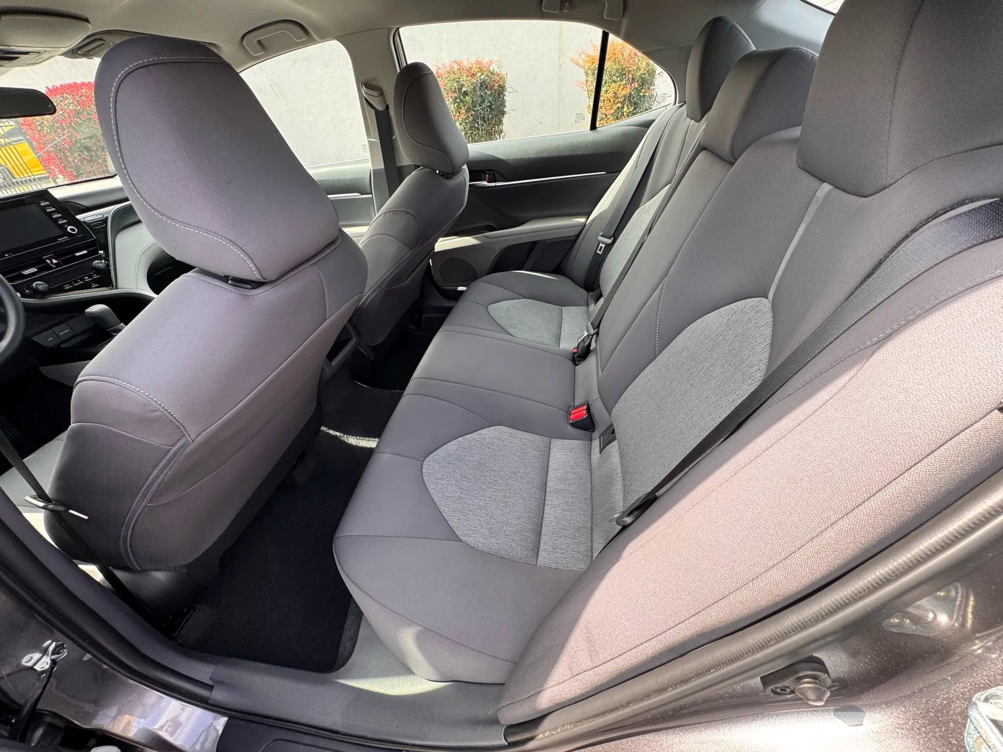 Used 2022 Toyota Camry LE FWD image 17
