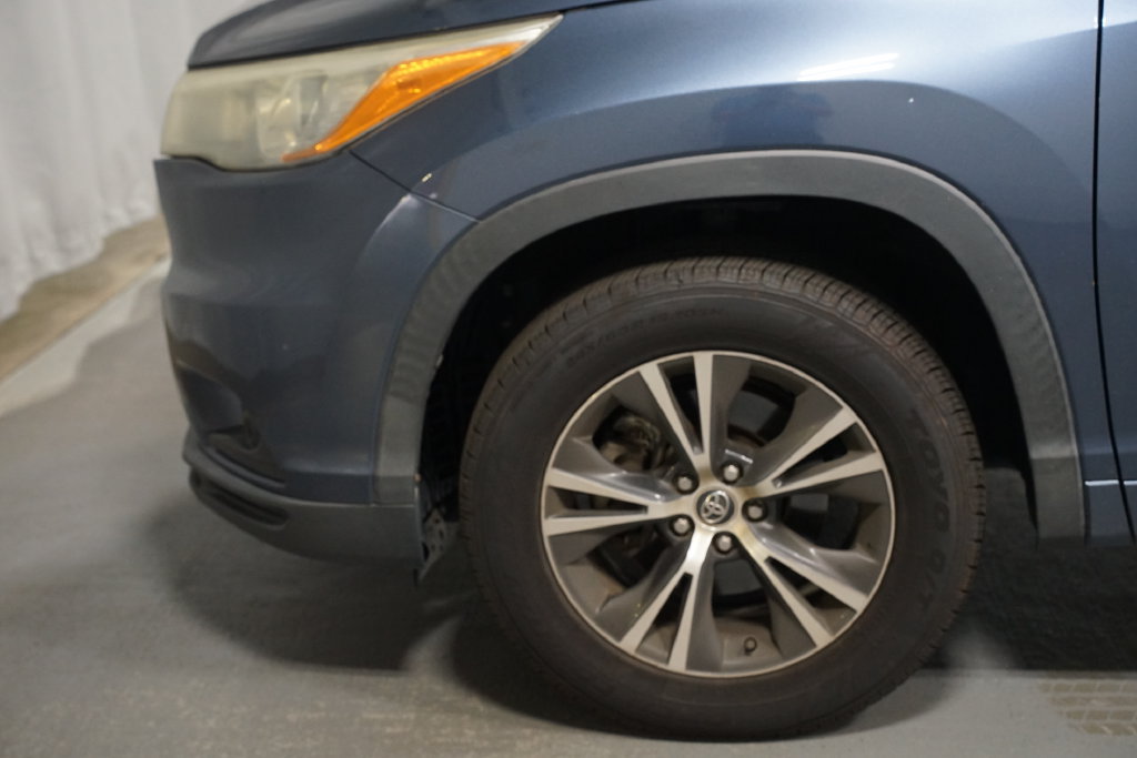 Used 2016 Toyota Highlander XLE FWD image 5