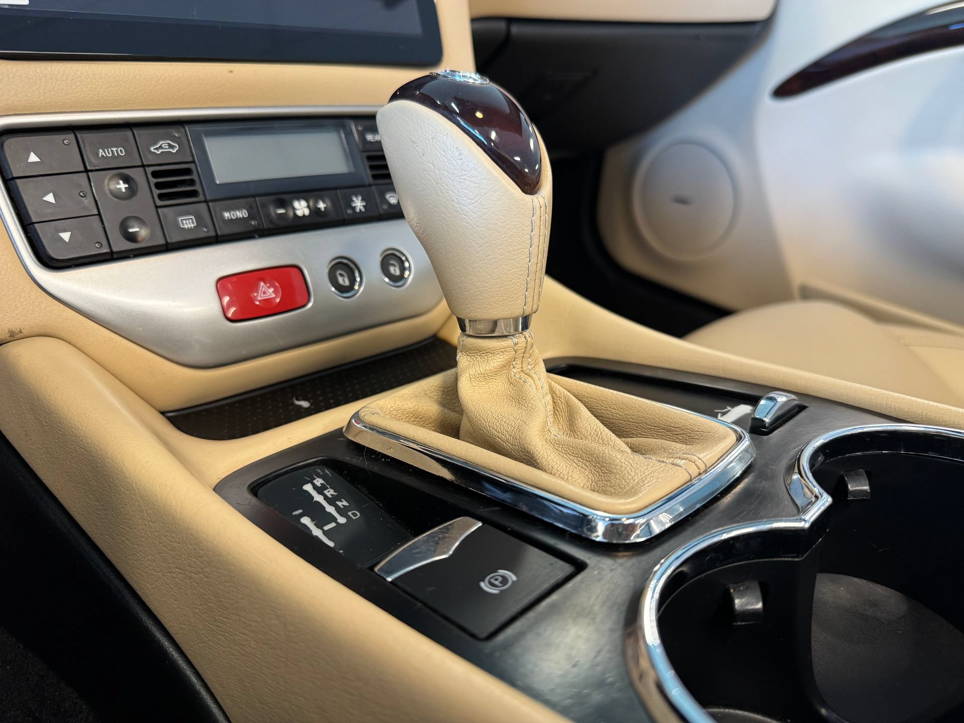 Used 2014 Maserati GranTurismo Convertible RWD image 44