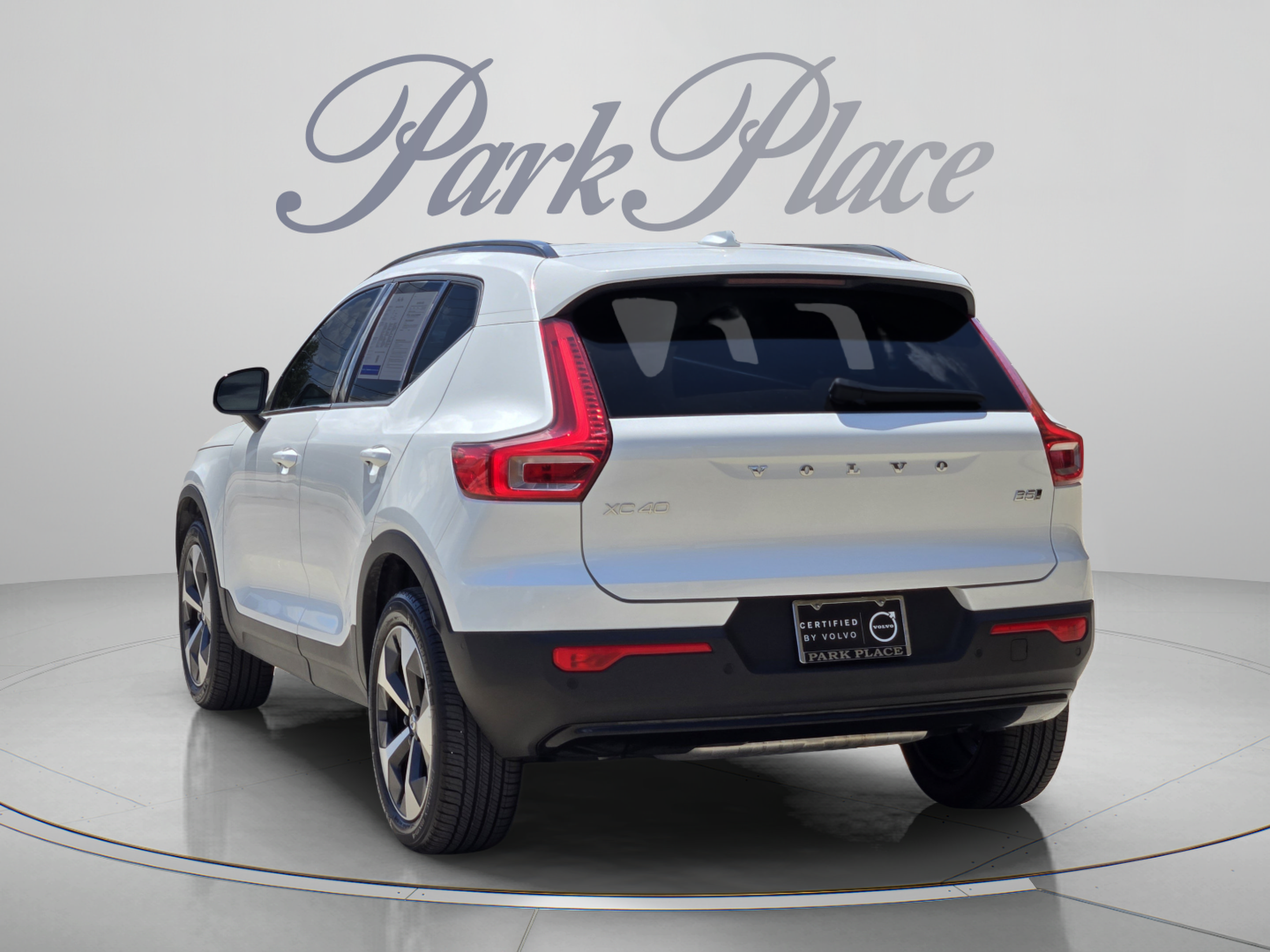 Used 2022 Volvo XC60 B5 Inscription w/ Advanced Package FWD image 3
