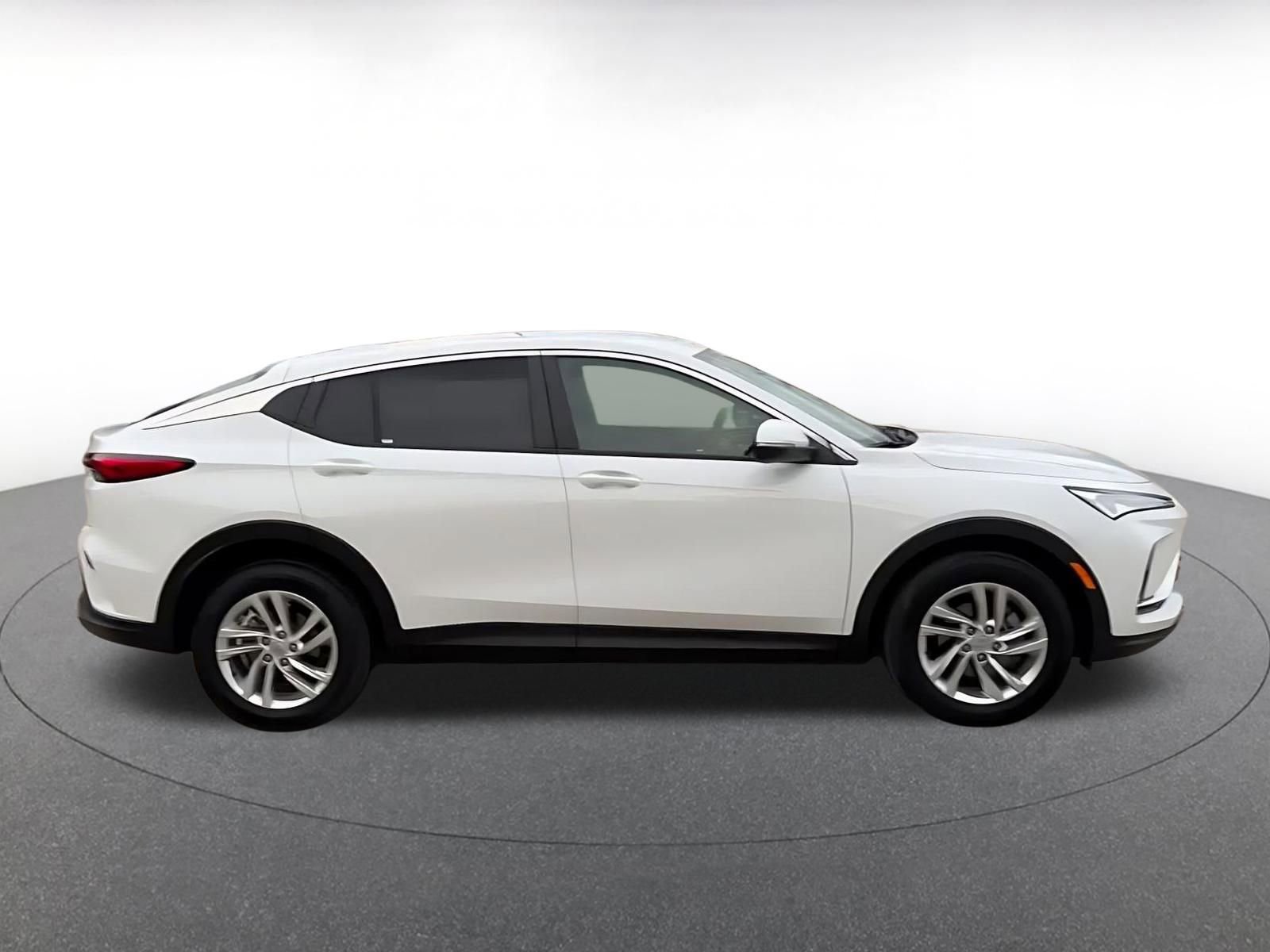 Used 2025 Buick Envista Preferred image 16