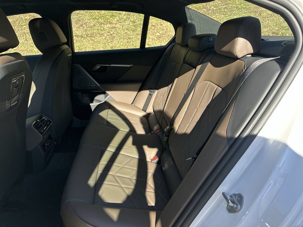 Used 2026 BMW 530i xDrive AWD/4WD image 23