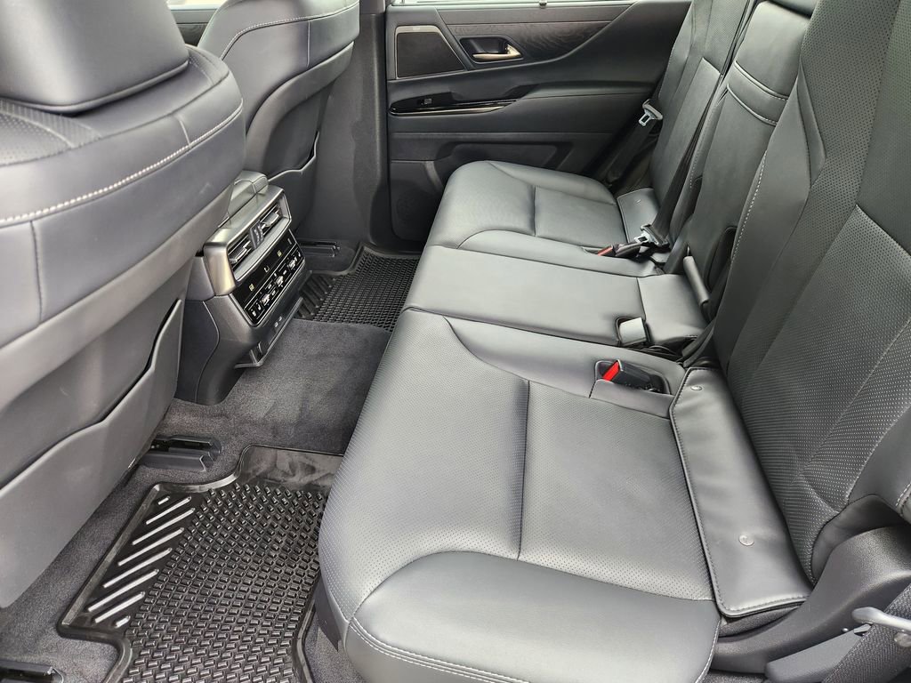 Used 2025 Lexus LX 600 4WD w/ Luxury Package image 32