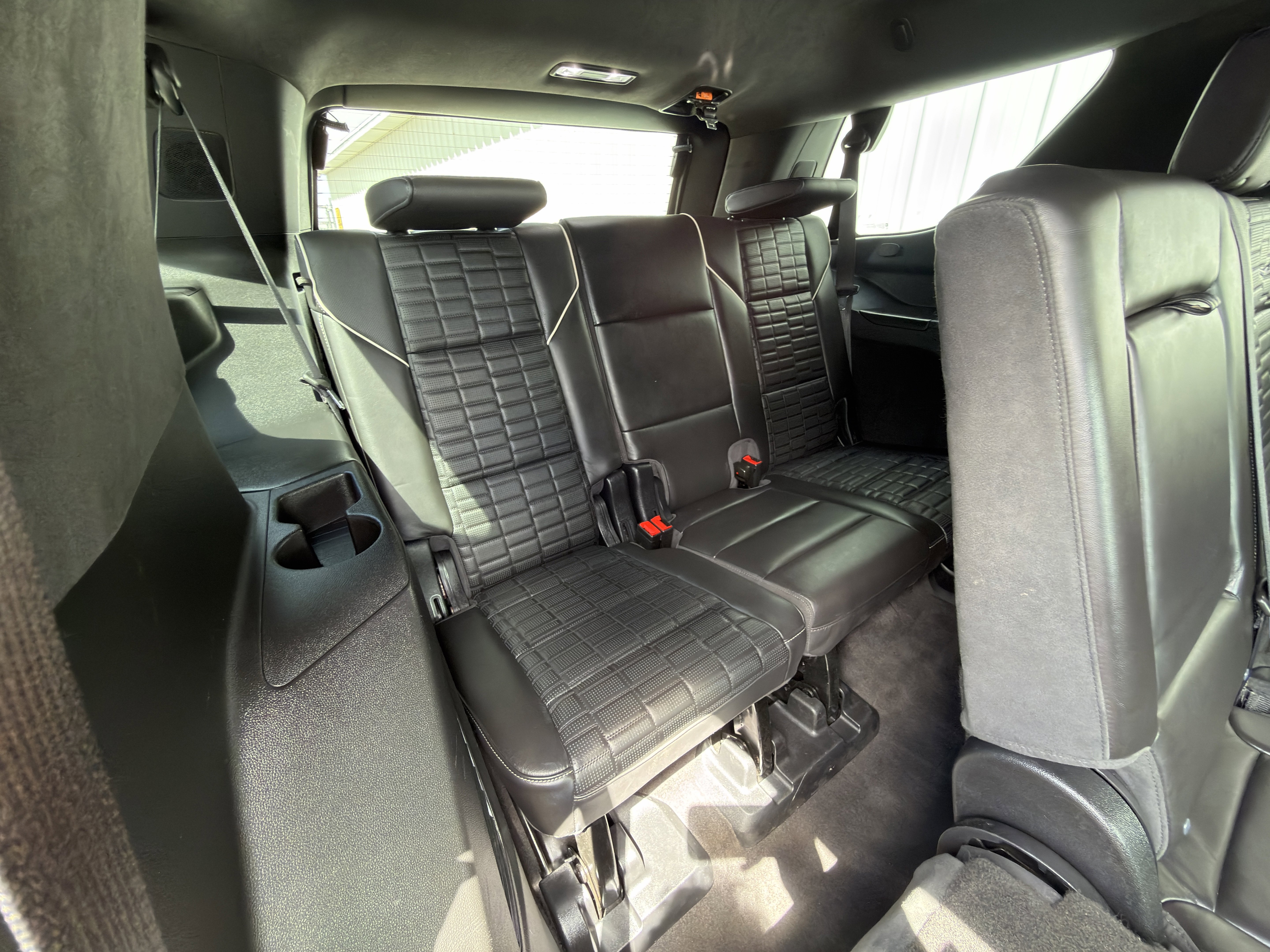 Used 2024 Cadillac Escalade Sport Platinum w/ LPO, ONYX Package AWD/4WD image 28