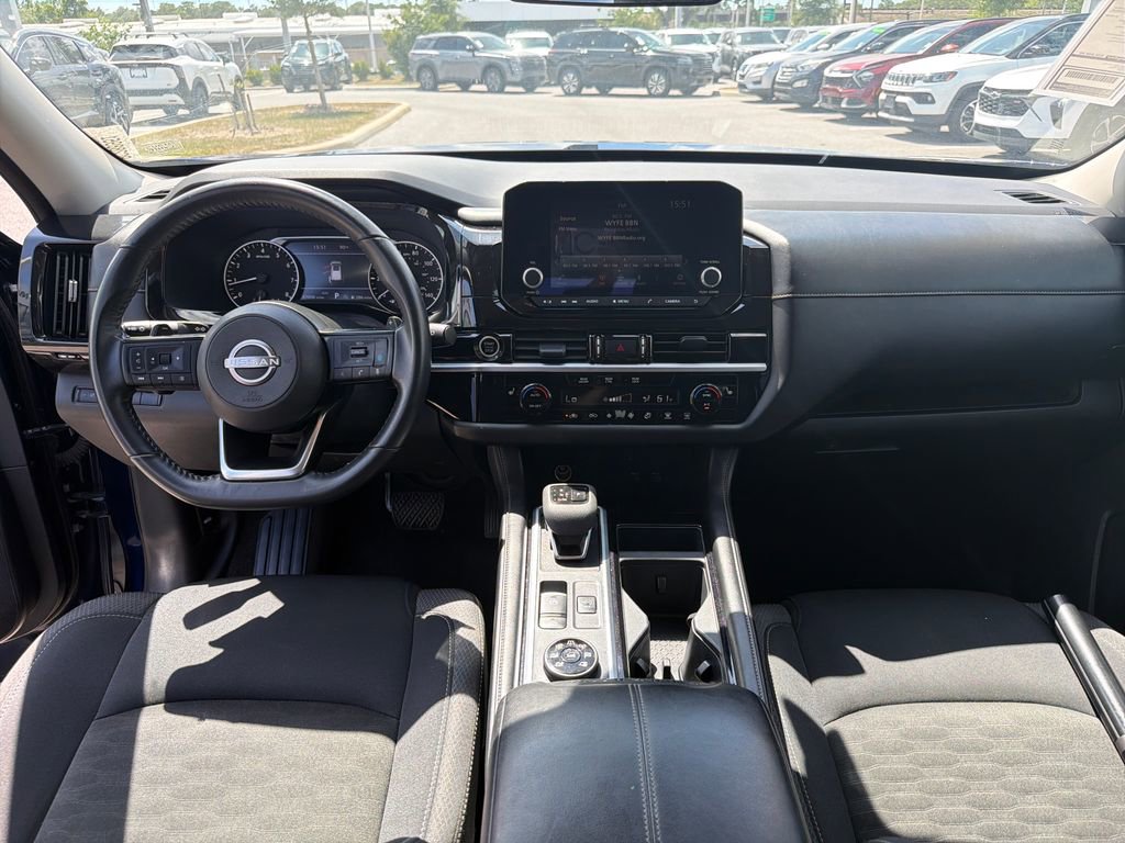 Used 2024 Nissan Pathfinder SV AWD/4WD image 25