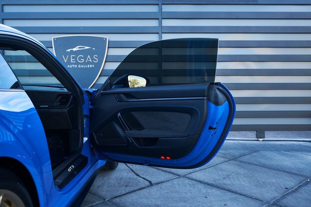 Used 2026 Porsche 911 GT3 w/ Weissach Package RWD image 28