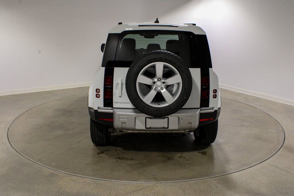 Used 2025 Land Rover Defender 110 S image 4