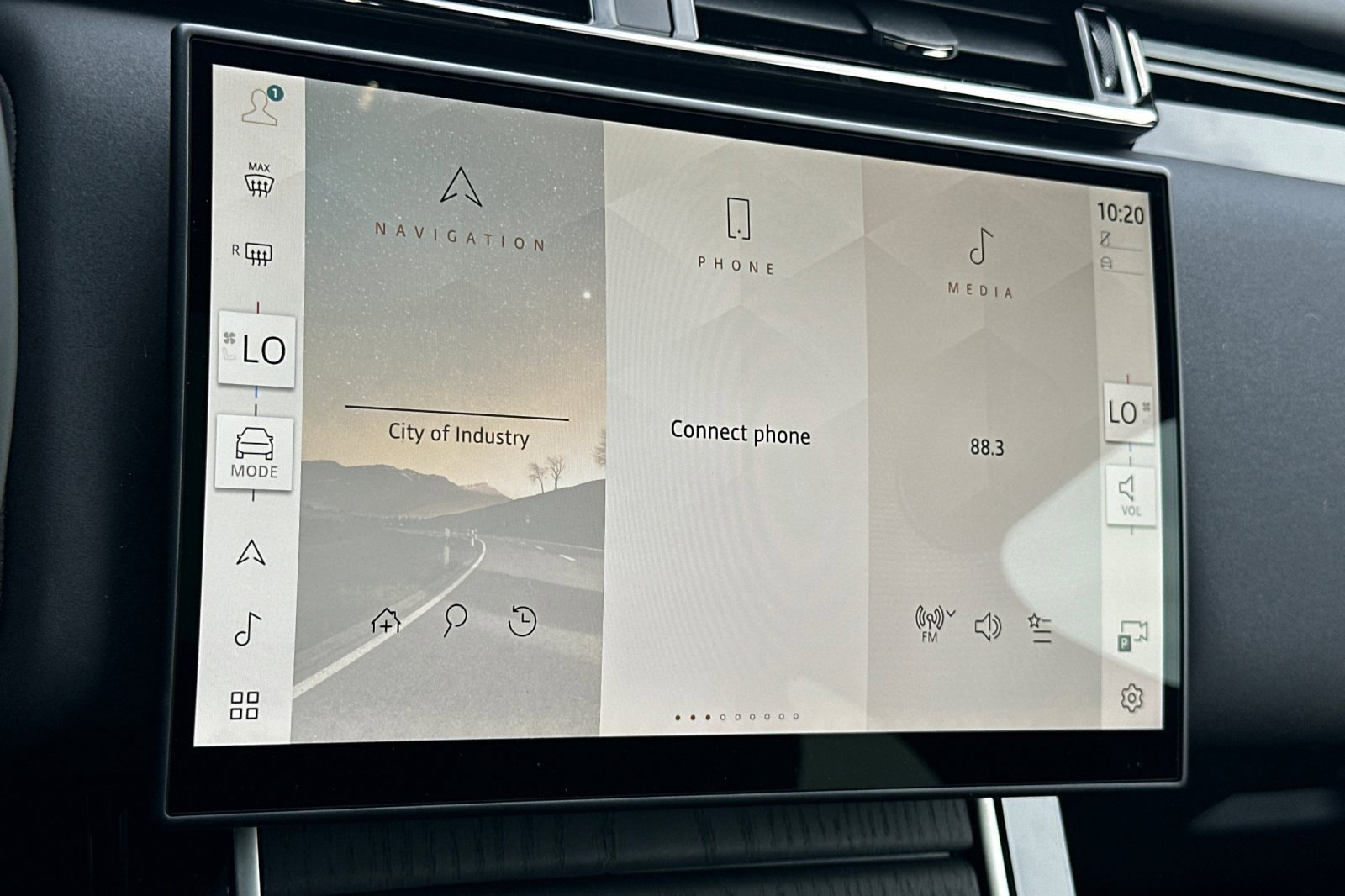 New 2026 Land Rover Range Rover Velar Dynamic SE image 21
