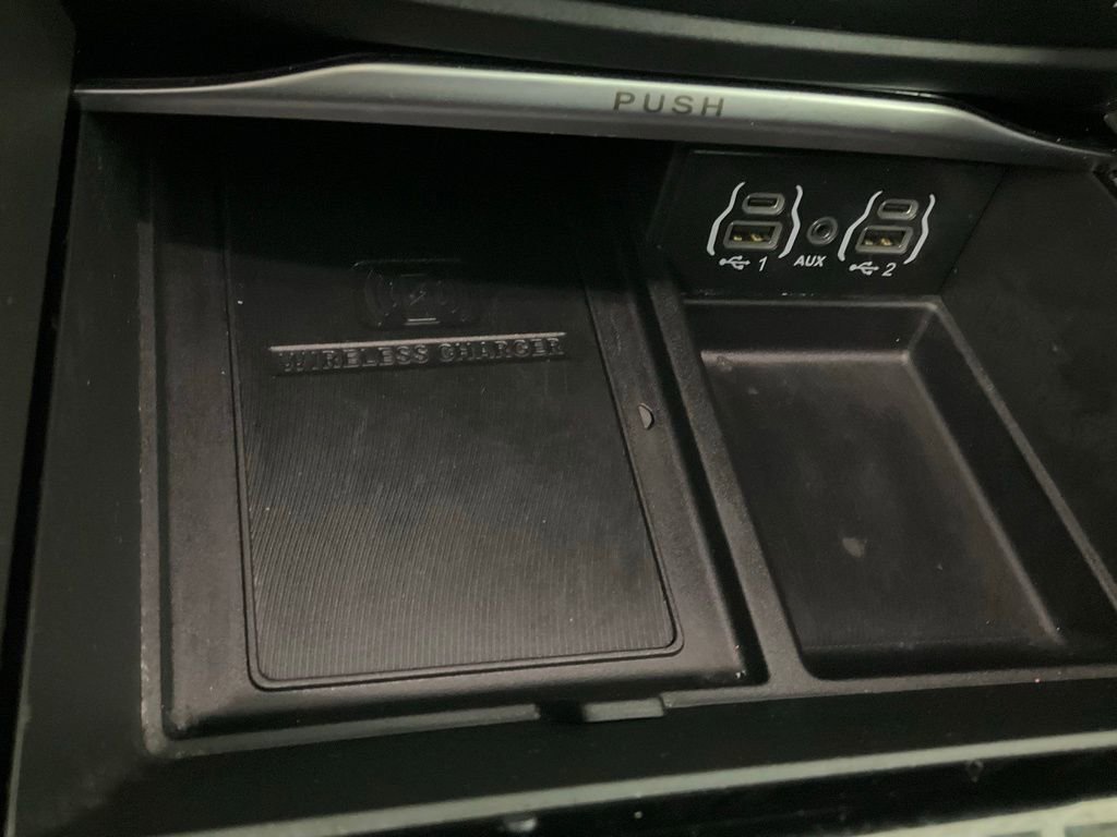 Used 2021 Chrysler Pacifica Limited w/ Uconnect Theater Family Group image 22