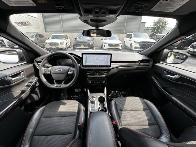 Certified 2023 Ford Escape ST-Line w/ Tech Pack #1 AWD/4WD image 3